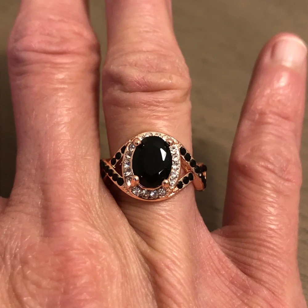 Jewelry - Faux Black Gemstone and Gold Tone Rhinestone Women's Fashion Ring